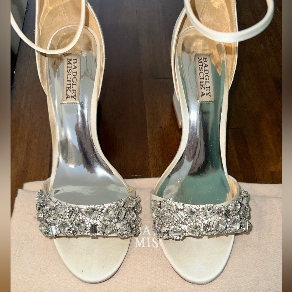 Badgley Mischka Silver and Cream Heels